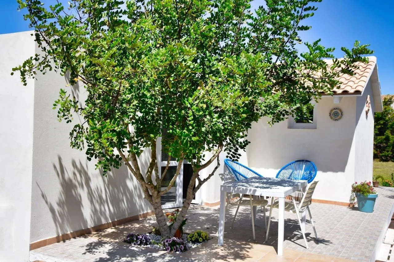 Casa vacanze FELICI IN 2 - Santa Maria del Focallo - Ispica Italia