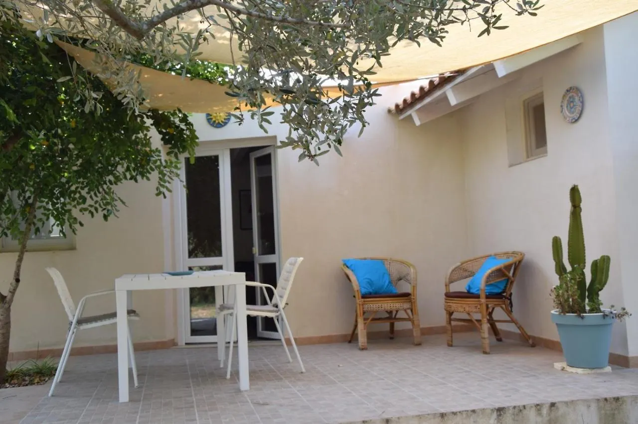 Casa vacanze FELICI IN 2 - Santa Maria del Focallo - Ispica 0*,  Italia